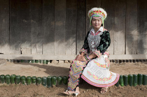 老挝<strong>苗族</strong>亚洲妇女肖像