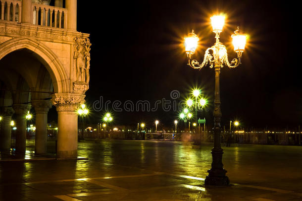 圣马可广场夜晚的灯光