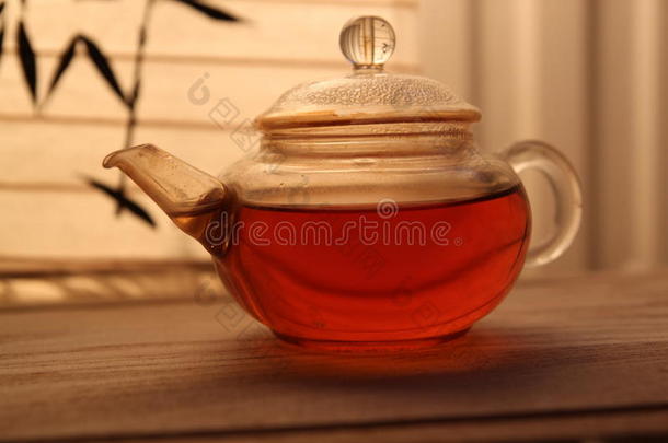 茶壶里的金茶