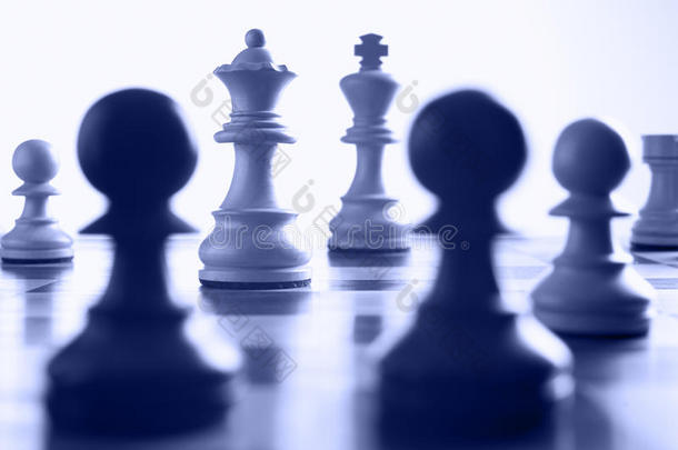 国际象棋白皇后出击