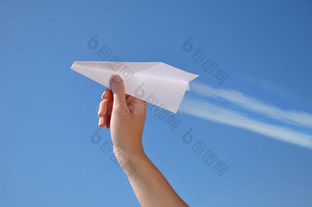 扔纸飞机