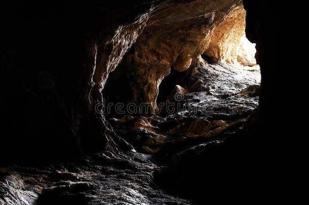 黑暗的洞穴
