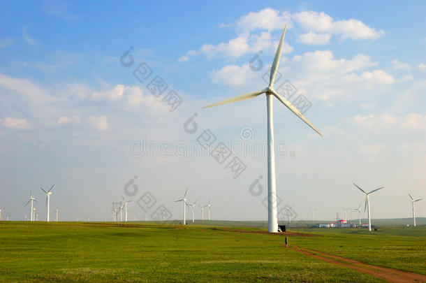 华北地区的风力发电机