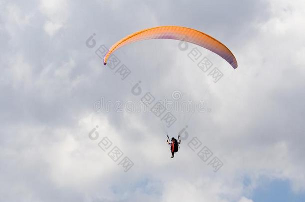 云中滑翔伞