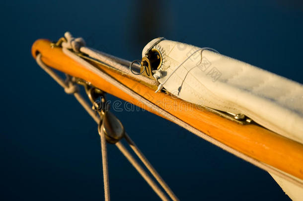 古典木帆船船首斜桅