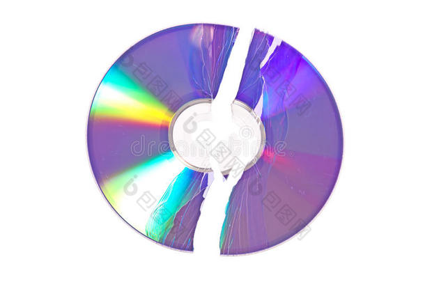 破碎的dvd/cd隔离在白色上