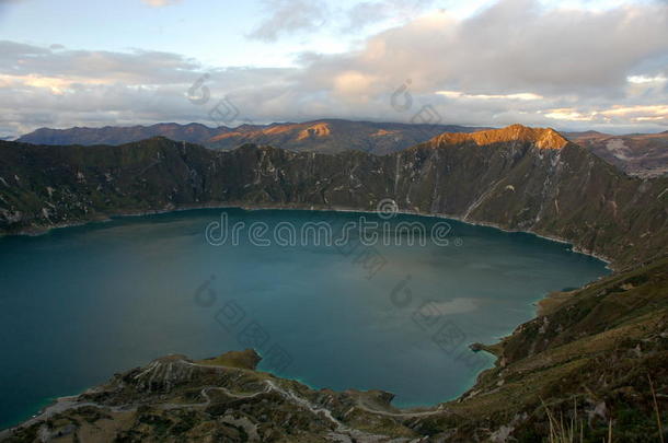 美国古代的安第斯山脉火山口云