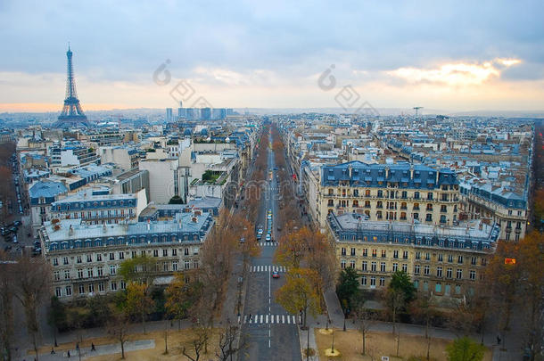 从凯旋门看法国巴黎