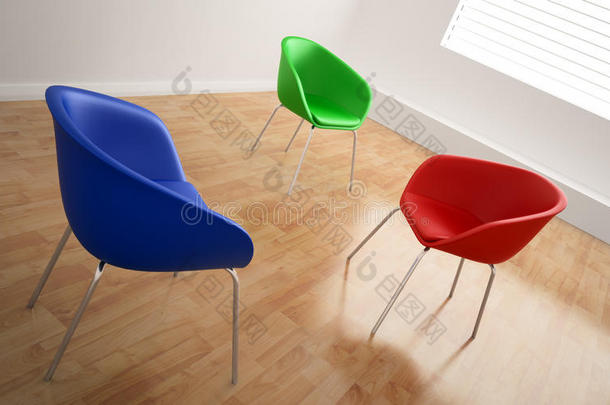 空房间里有三把椅子