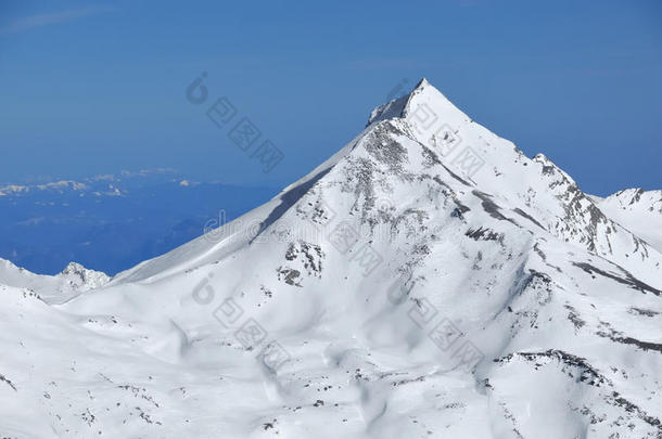 金字塔形山