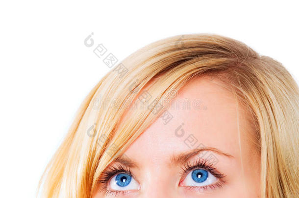 女人抬头看白色的眼睛特写镜头