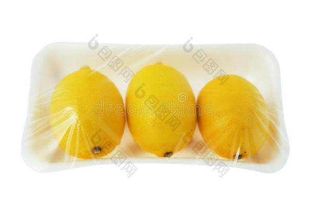真空包装的三个柠檬