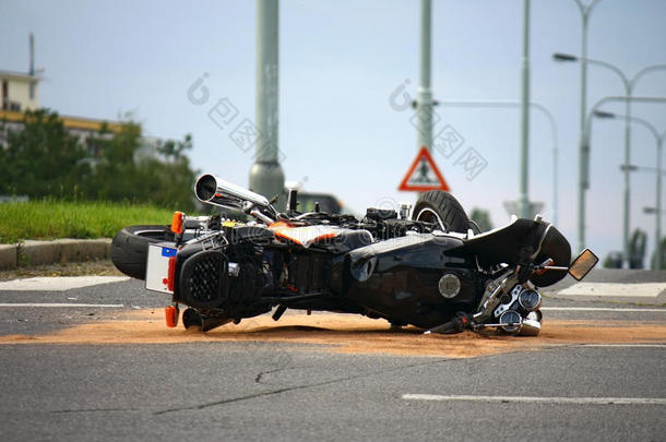 城市道路上的摩托车事故