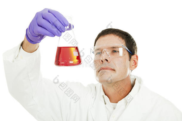 科学家检验液体化合物