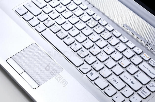 银色金属笔记本电脑键盘