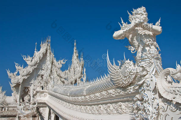 泰国著名的白色教堂装饰