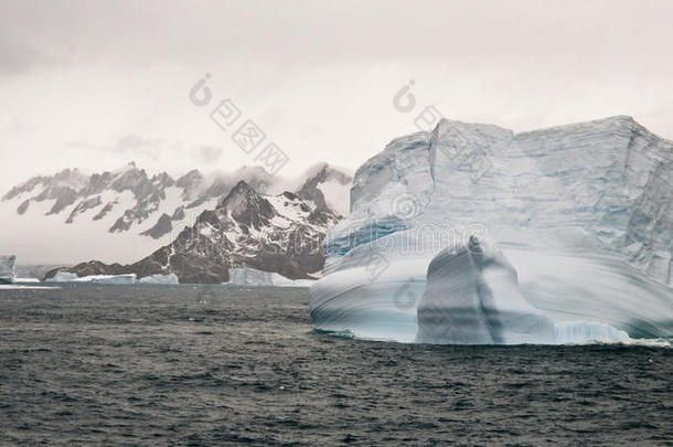 泰坦尼克<strong>冰山</strong>
