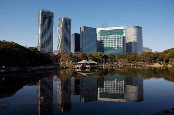 东京商业大厦和花园