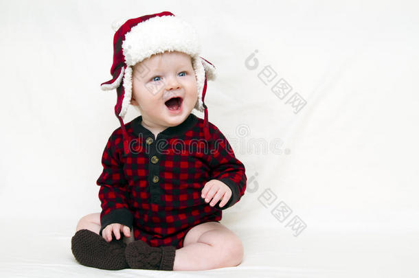 红色衬衫和<strong>帽子</strong>的圣诞<strong>宝宝</strong>