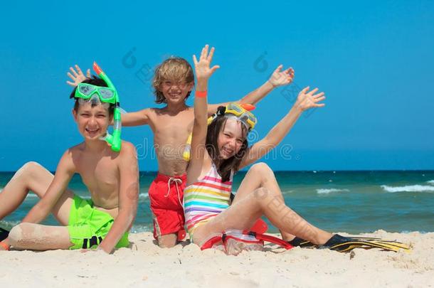 海滩上的孩子们