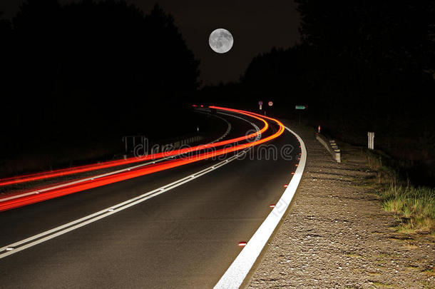 夜间道路