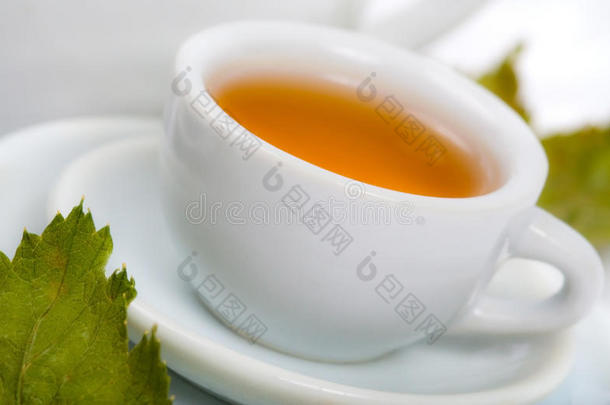 茶壶和白茶杯