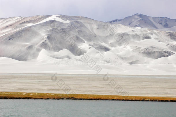 雪山湖