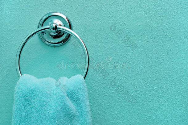 蓝绿色浴室毛巾