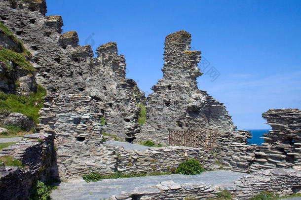 丁塔格尔城堡