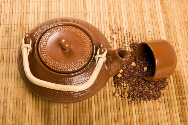 茶壶和茶叶