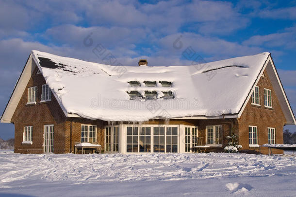 冬季美丽的现代家居