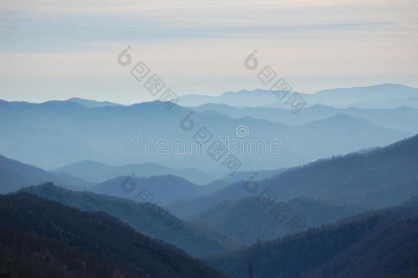 烟山冬日夕阳