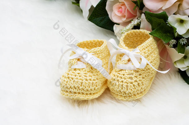 黄色婴儿靴