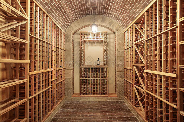 砖顶木酒窖
