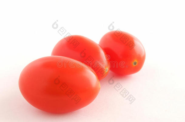 三个<strong>小西红柿</strong>
