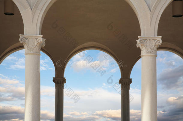 柱子和拱门