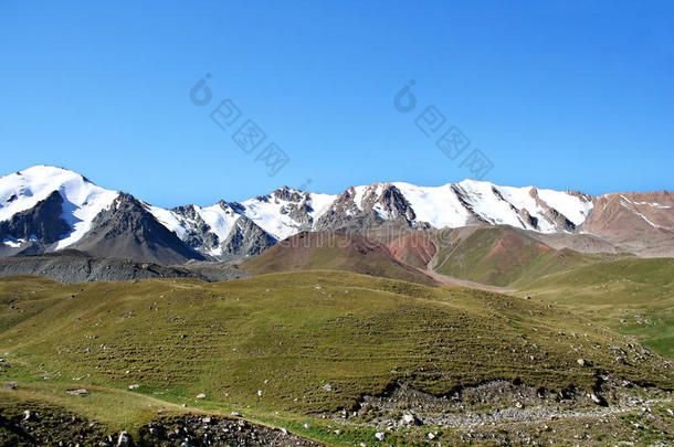 北<strong>天山雪山</strong>岭