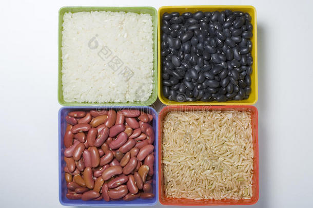干米饭和豆子。