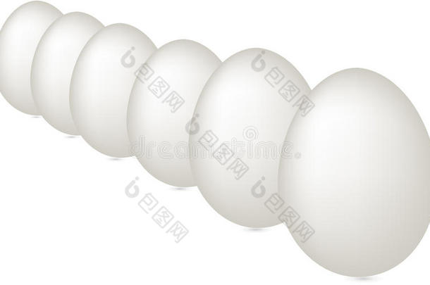 鸡蛋排成一排，孤立在白色背景上