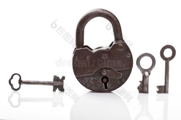 旧挂锁和钥匙