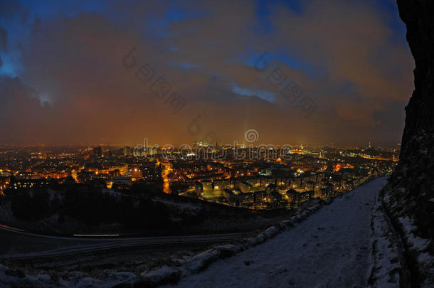 爱丁堡，苏格兰，冬季夜晚的天际线