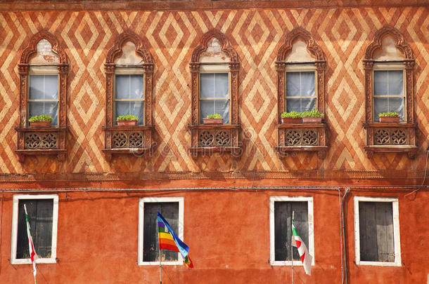 威尼斯墙窗旗帜装饰