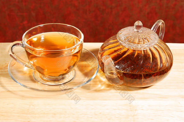 <strong>玻璃茶杯</strong>和茶壶