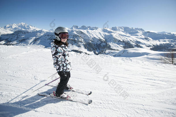 法国阿尔卑斯山儿童滑雪