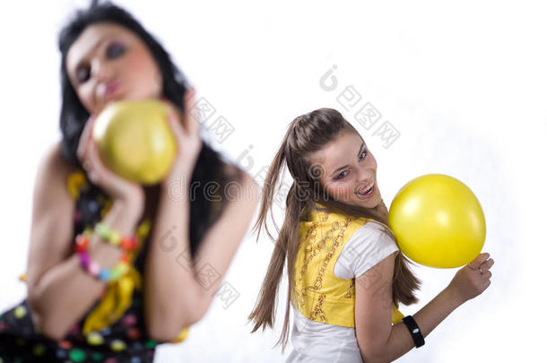 黄气球女孩和水果女孩