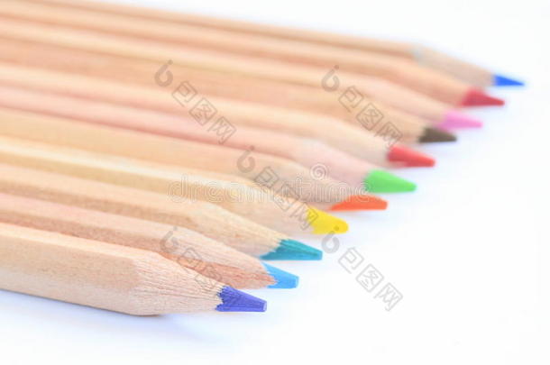 一排彩色铅笔