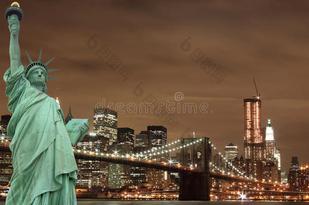 纽约市的天际线和自由女神像