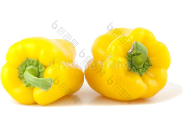 白色背景下分离的<strong>黄色甜椒</strong>。