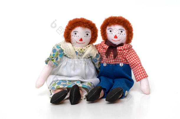 拉格迪·安和安迪坐在一起的布娃娃