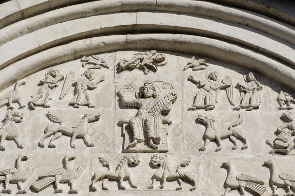 <strong>石雕</strong>。圣德米特里厄斯大教堂（1193-1197）